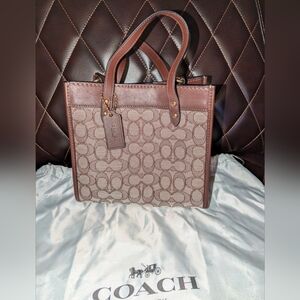 Coach Field Tote 22 Signature Jacquard Canvas  & Leather, EXCELLENT Condition